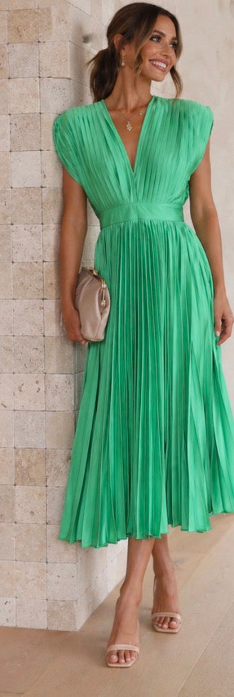 Ellis & Johnson™ | Timeless Pleated Midi Dress
