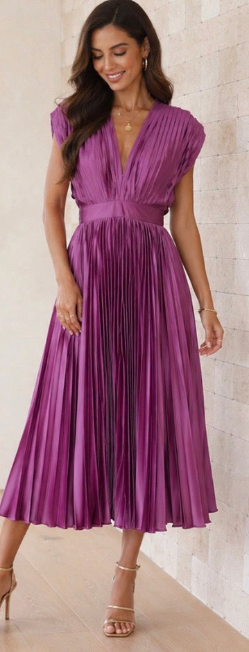 Ellis & Johnson™ | Timeless Pleated Midi Dress