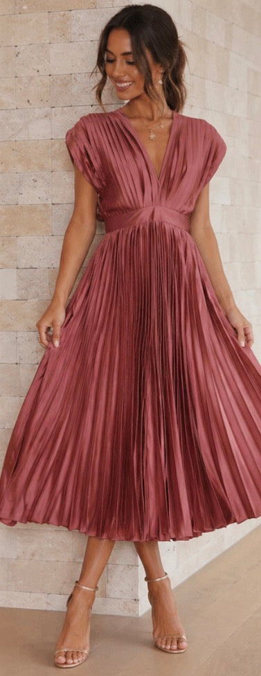Ellis & Johnson™ | Timeless Pleated Midi Dress