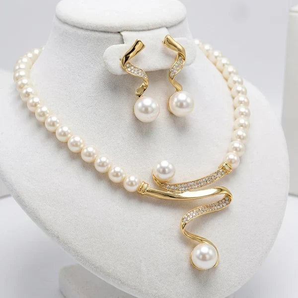 Almudena - Necklace and Earring Set with Natural Pearls