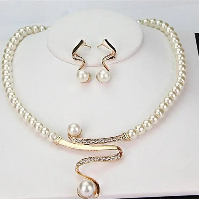 Fabiola - Necklace and Earring Set with Natural Pearls
