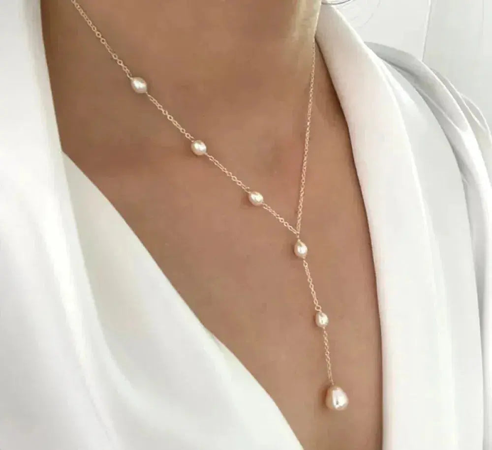 Remedies - Elegant Vintage Necklace with Pendant and Pearls