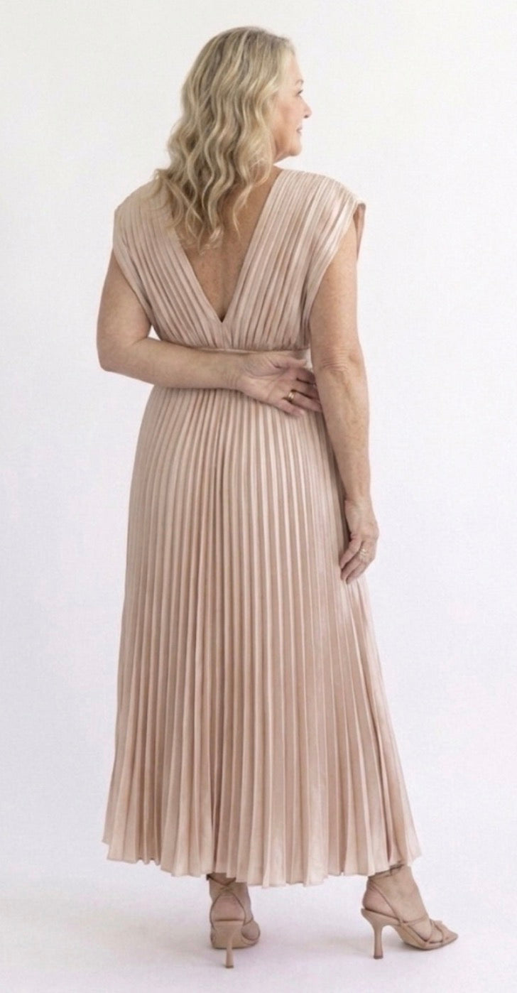 Ellis & Johnson™  | Timeless Pleated Midi Dress