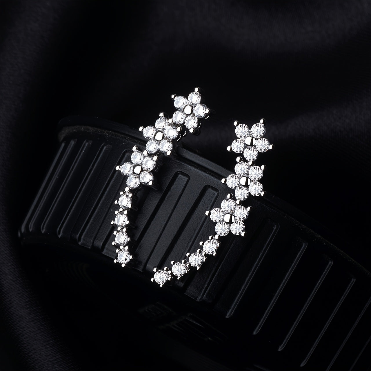Gloria - Timeless Floral Earrings
