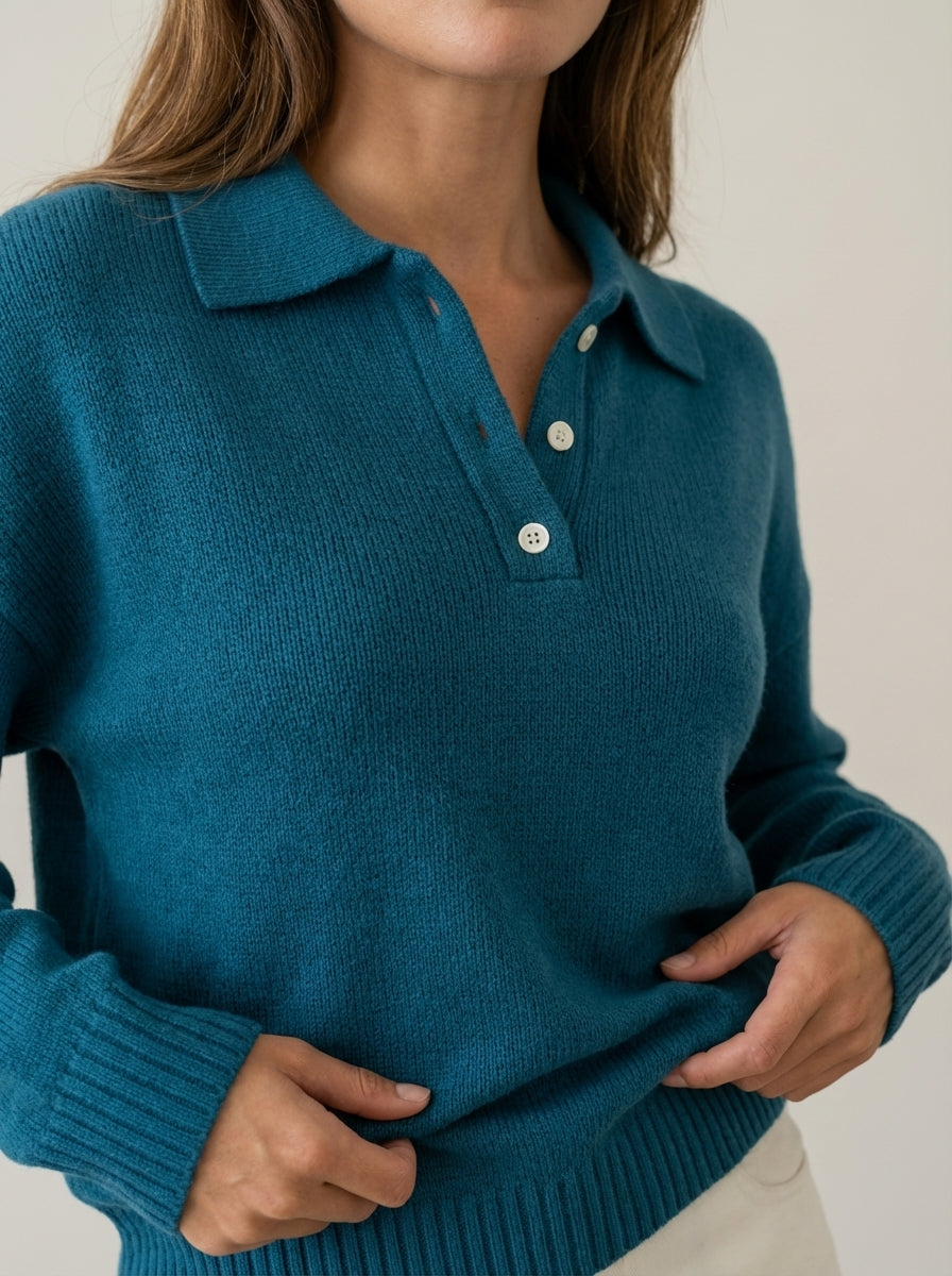 Laura - Knit Sweater with Elegant Collar