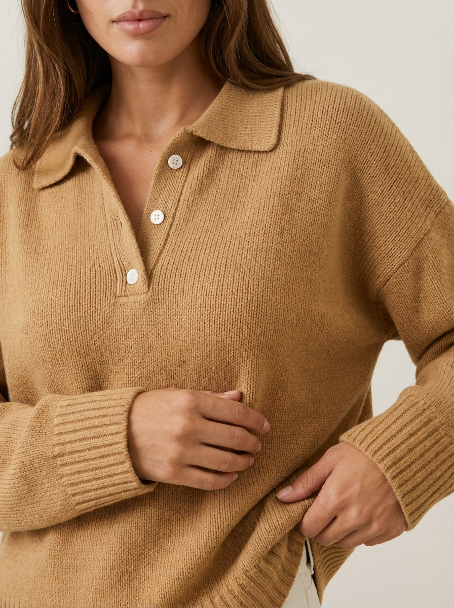 Laura - Knit Sweater with Elegant Collar
