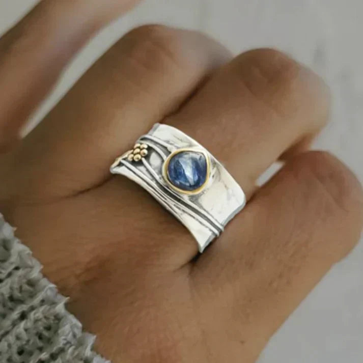 Inés - Vintage Blue Sapphire Ring Gold Plated