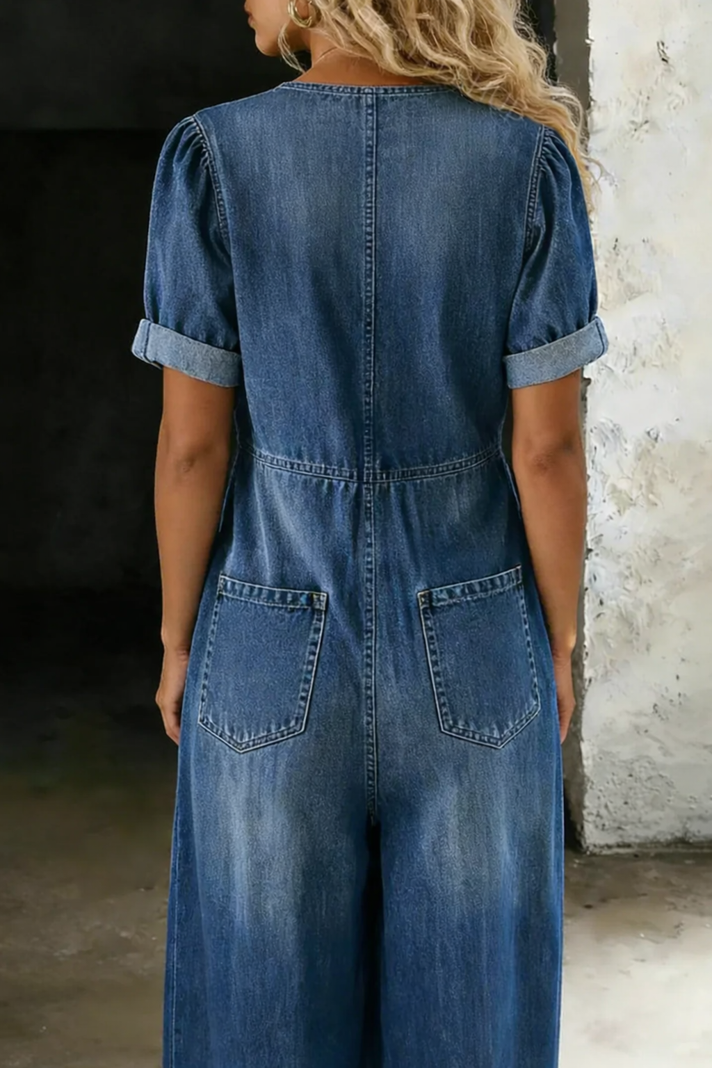 Maya | Jumpsuit with V-neck and short sleeves