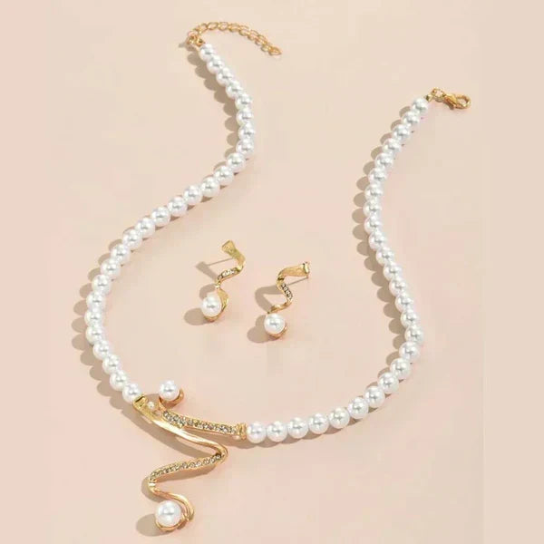 Almudena - Necklace and Earring Set with Natural Pearls
