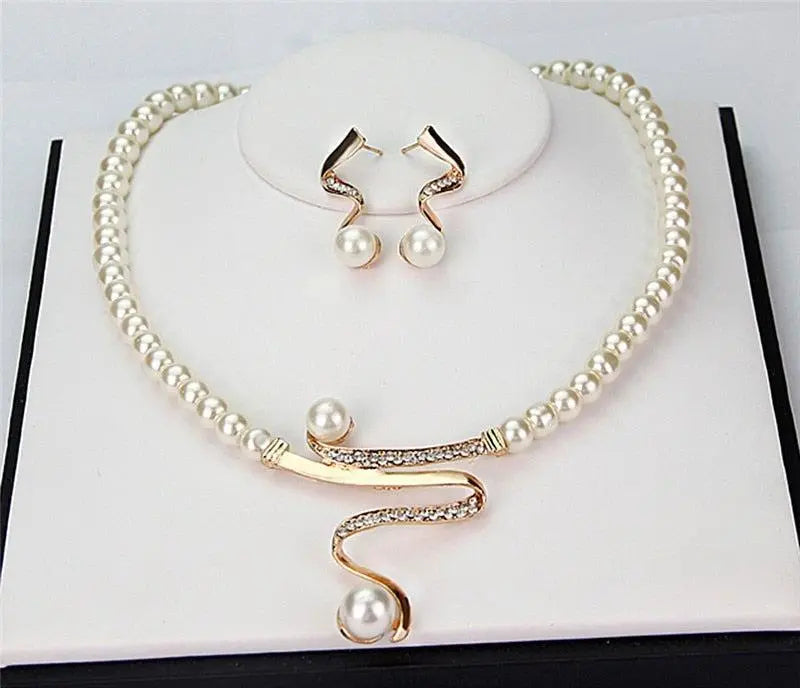 Fabiola - Necklace and Earring Set with Natural Pearls