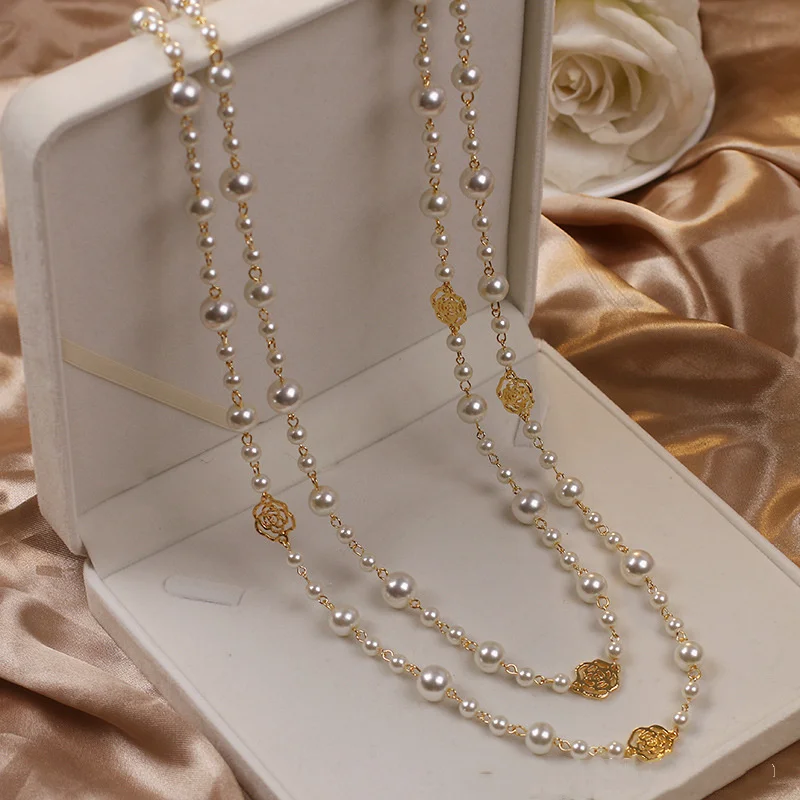 Mercedes - Elegant Gold Collar with Pearls